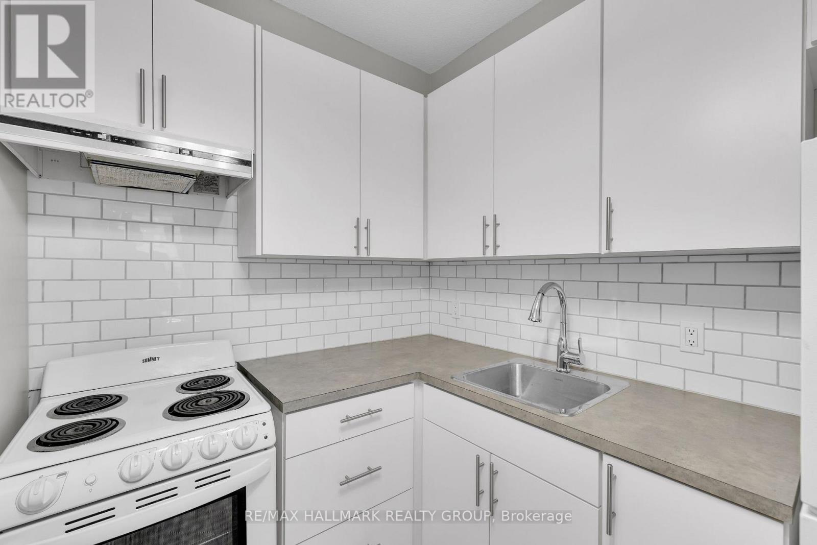 104 - 475 Laurier Avenue W