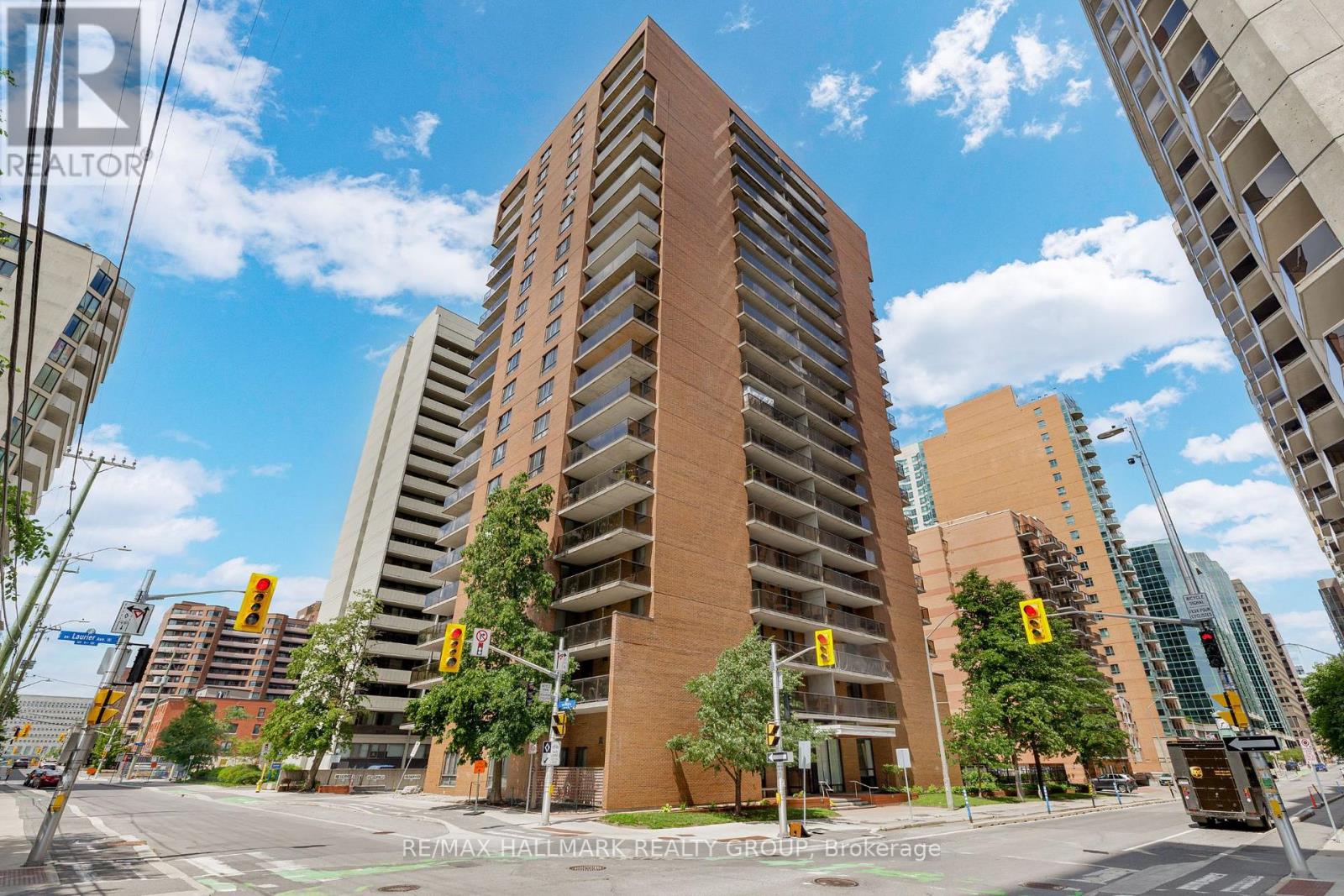 104 - 475 Laurier Avenue W