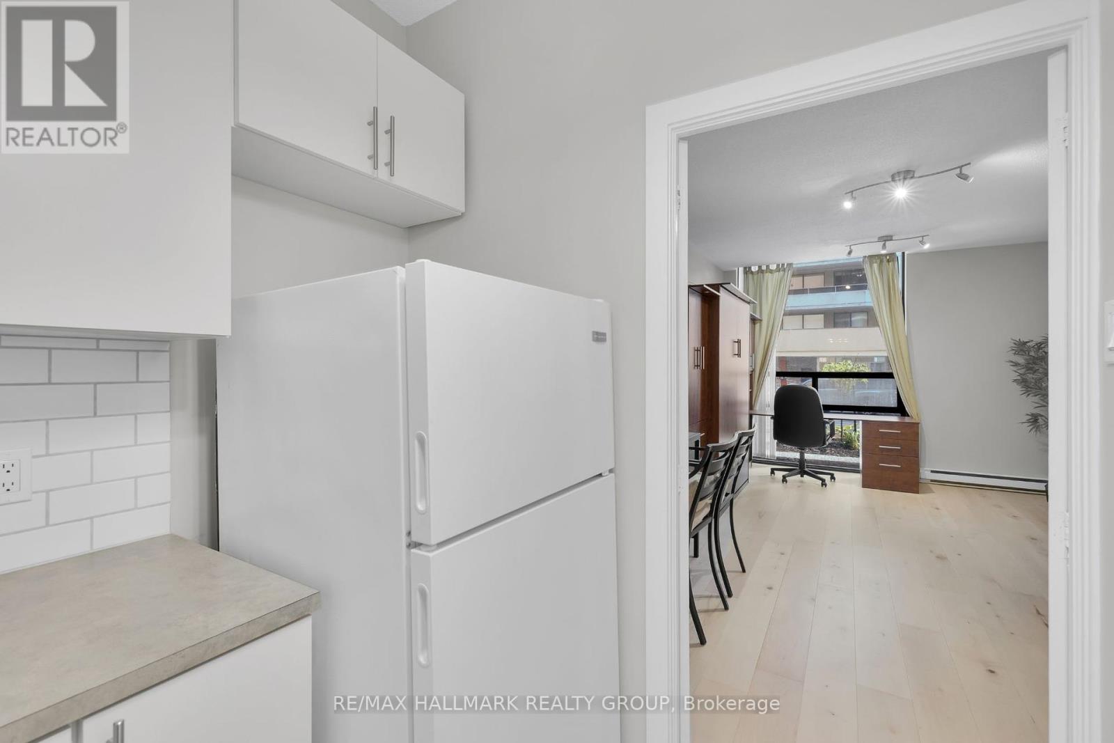 104 - 475 Laurier Avenue W