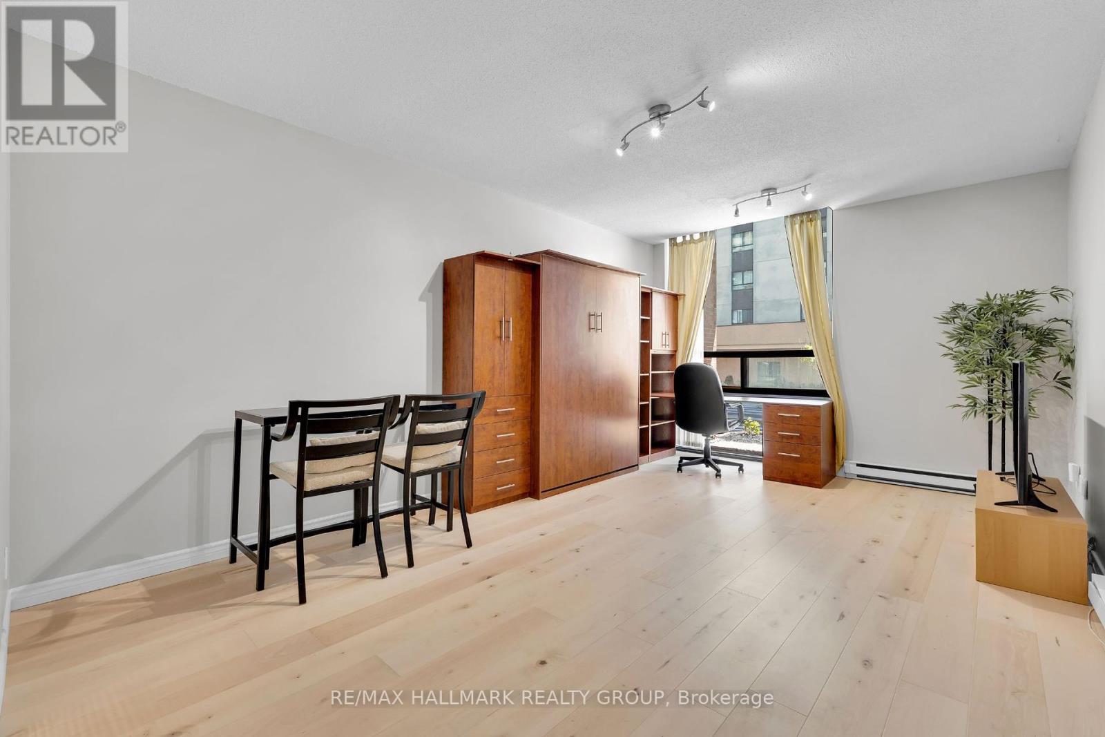 104 - 475 Laurier Avenue W