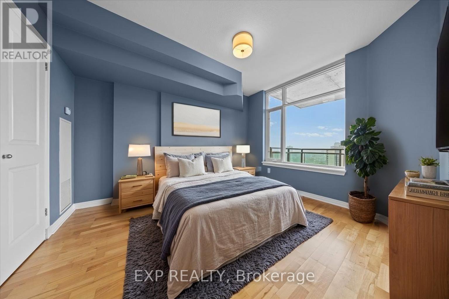 1003 - 570 Laurier Avenue W
