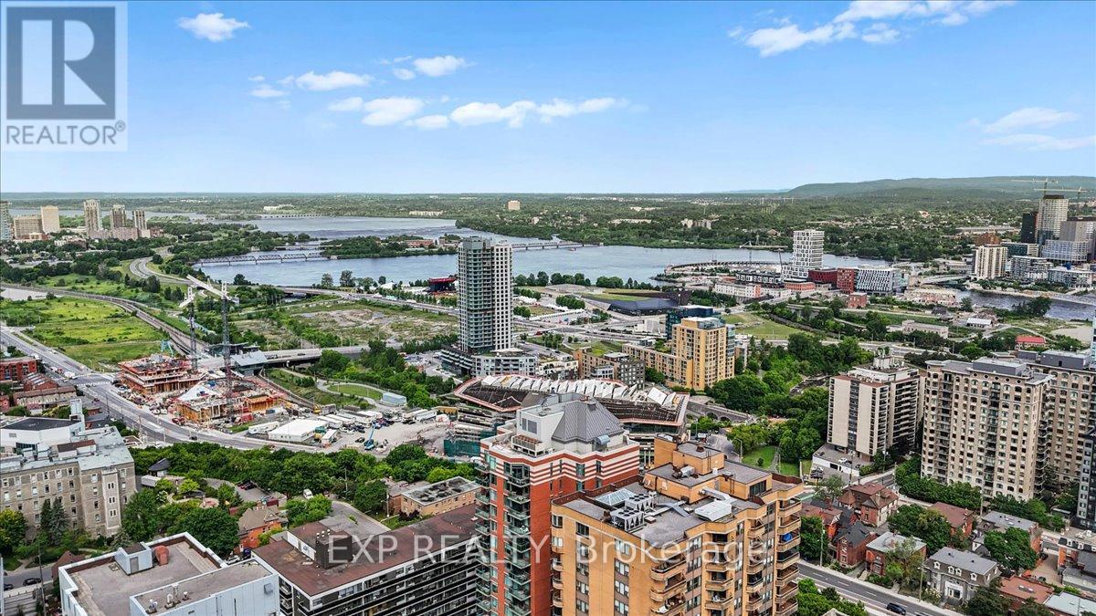1003 - 570 Laurier Avenue W