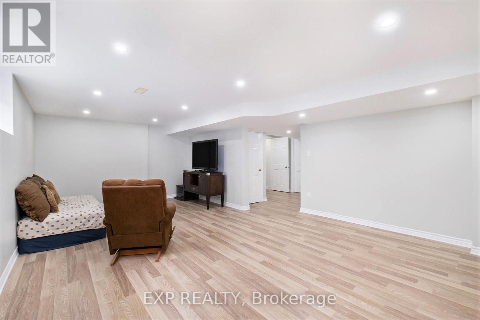 211 Leamington Way