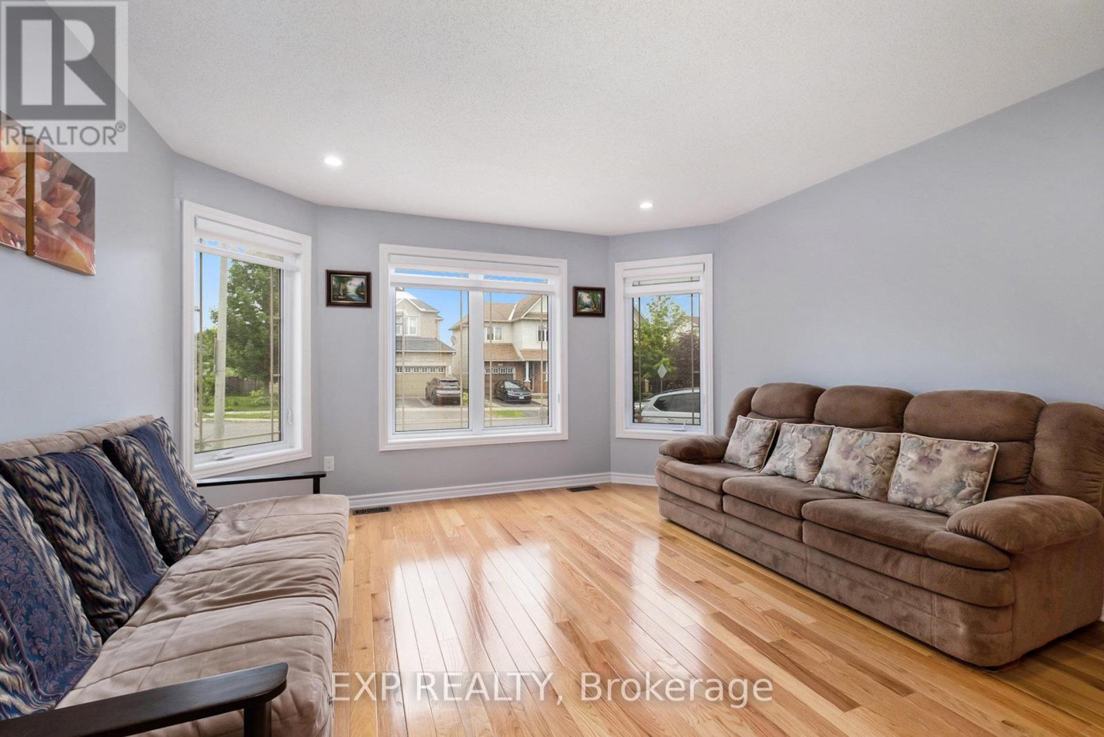 211 Leamington Way