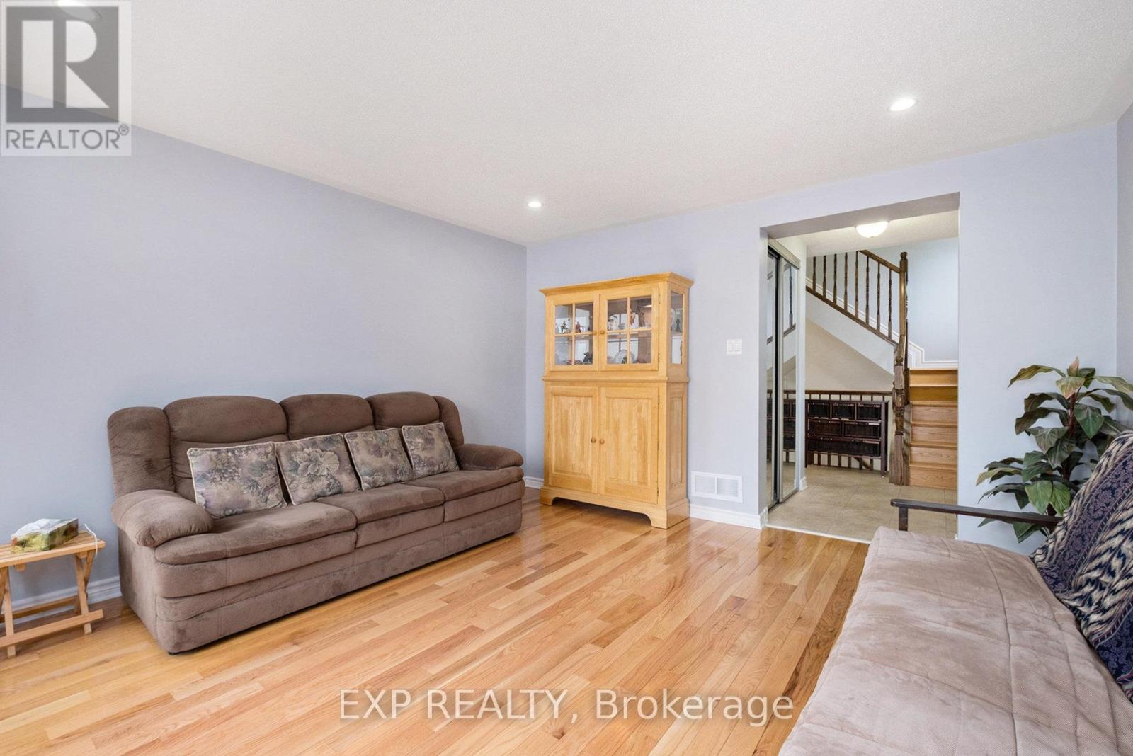 211 Leamington Way