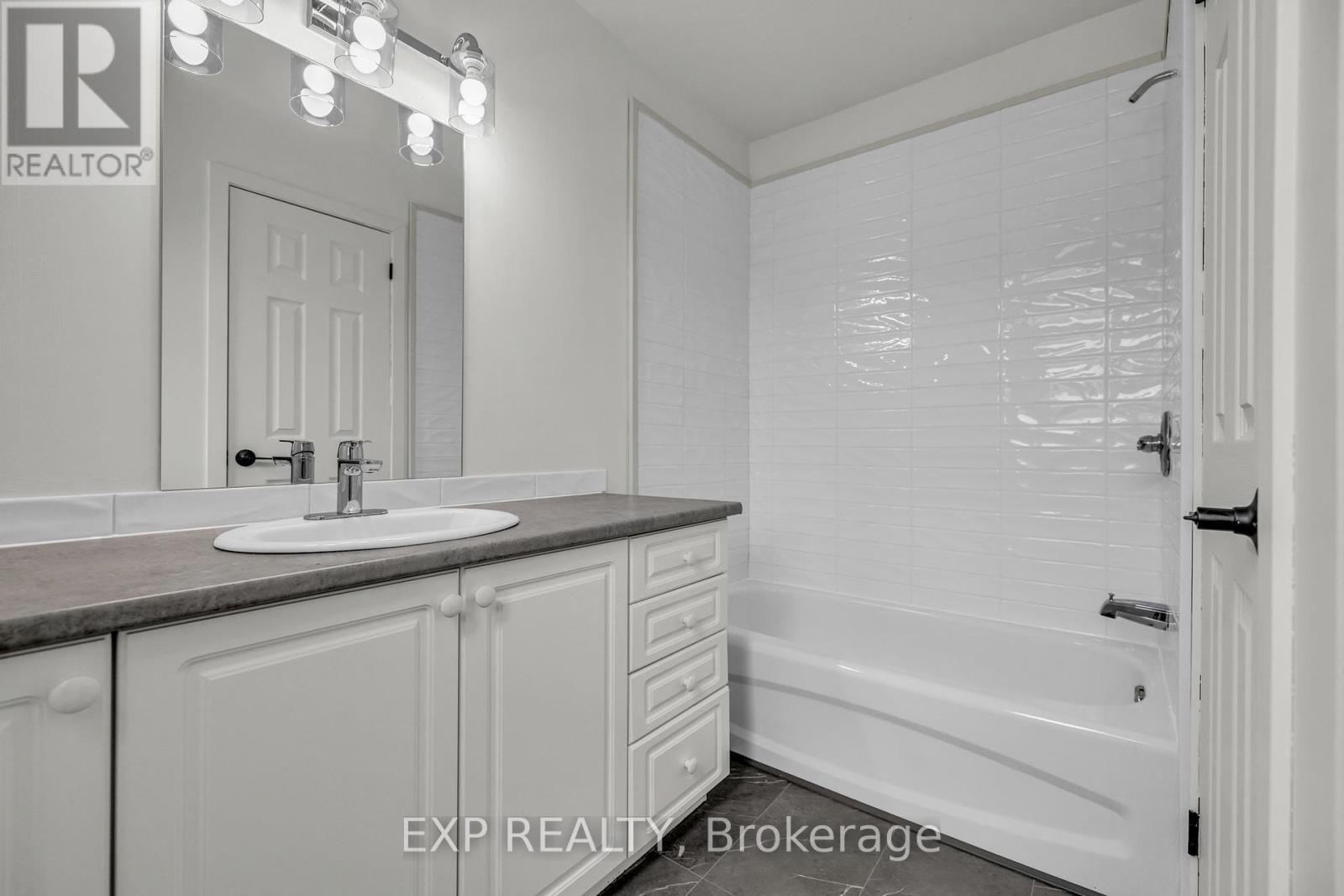 423 Hillsboro Private