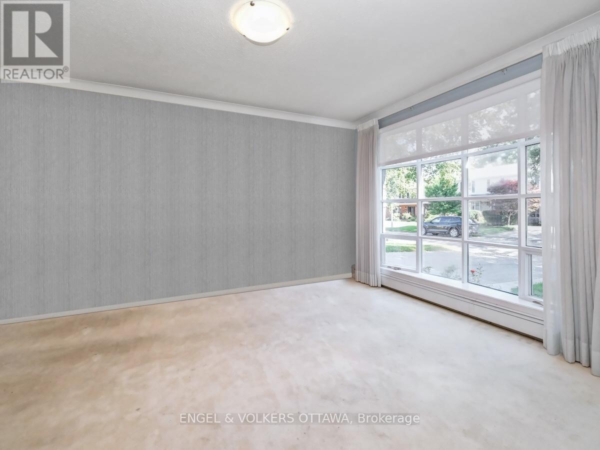 968 Sadler Crescent