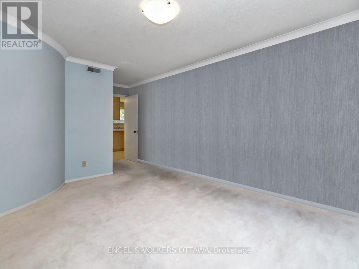 968 Sadler Crescent