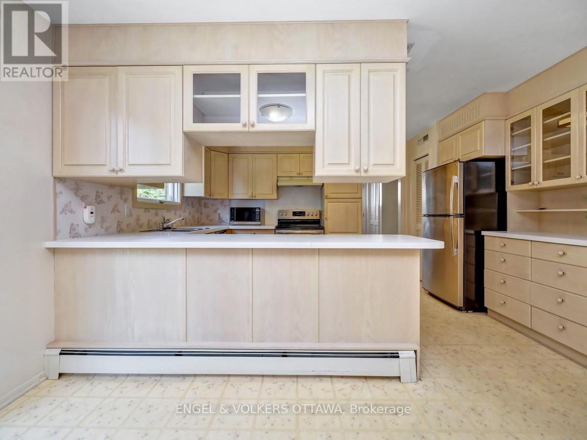968 Sadler Crescent