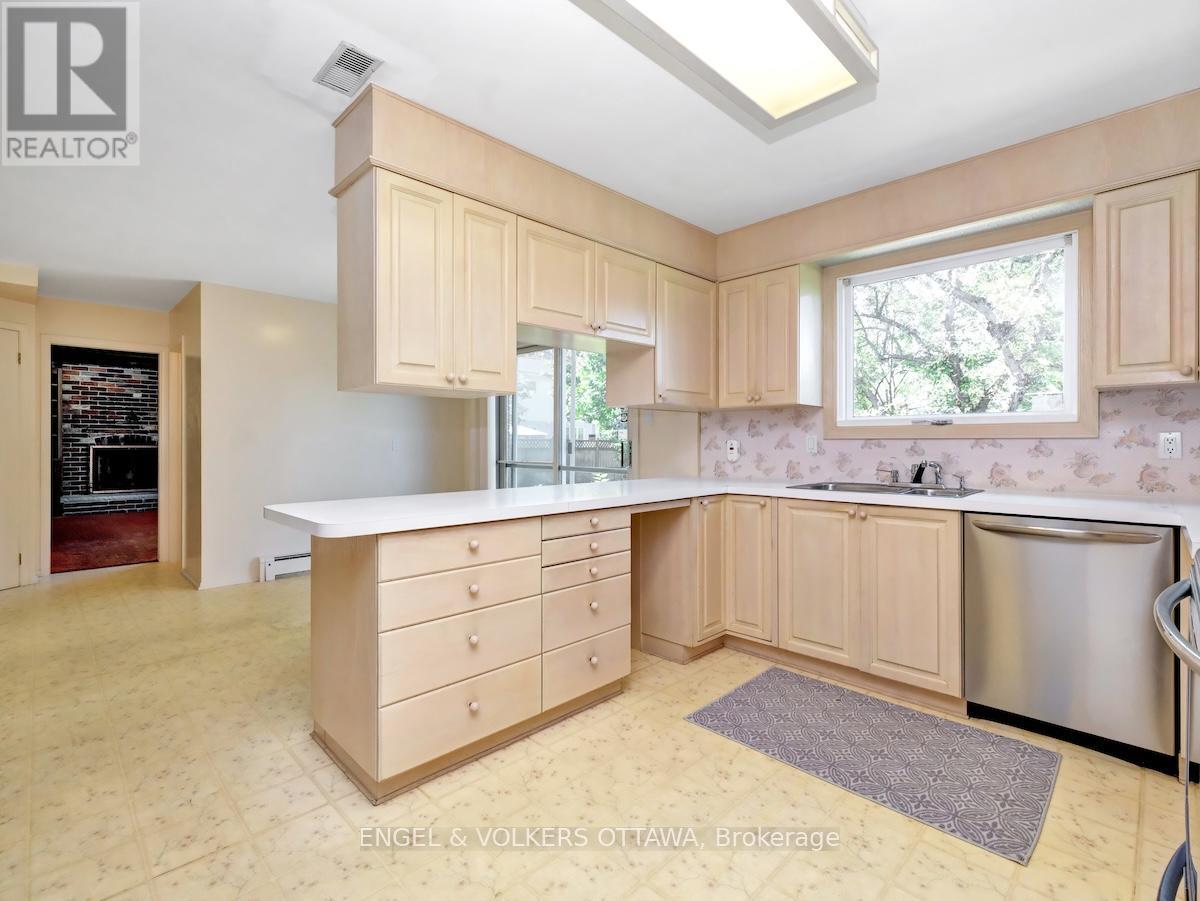 968 Sadler Crescent