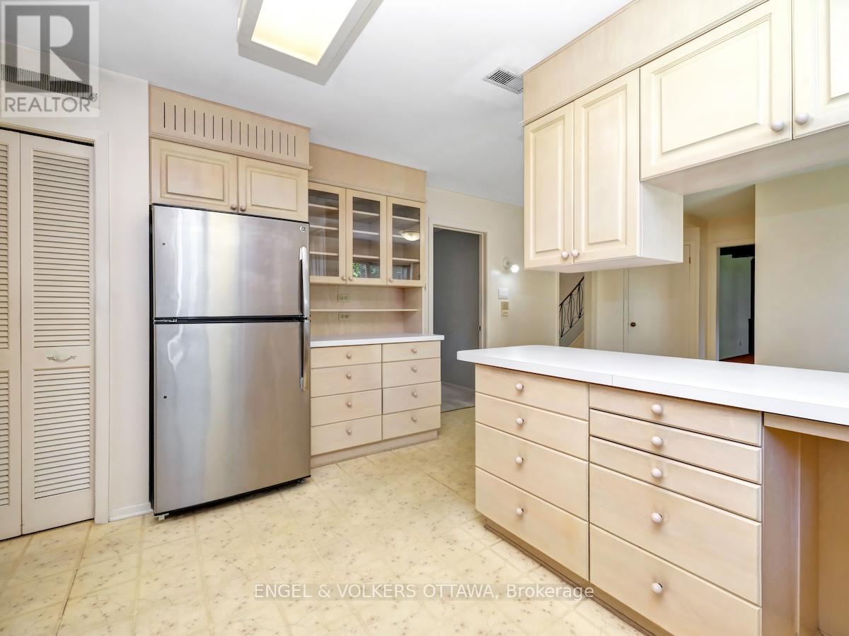 968 Sadler Crescent