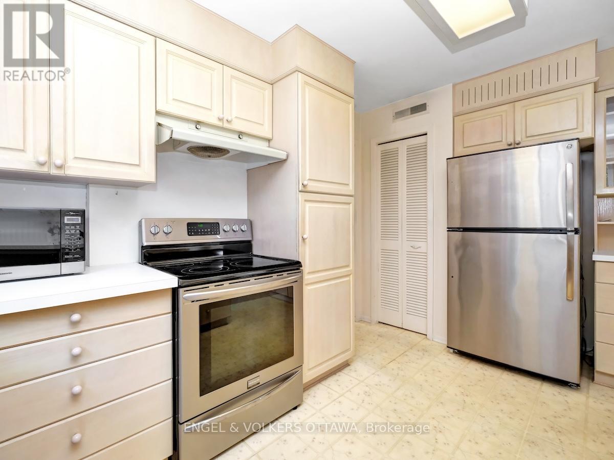 968 Sadler Crescent