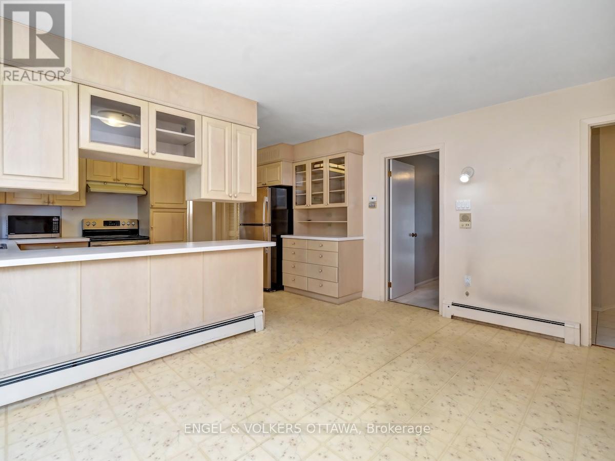 968 Sadler Crescent