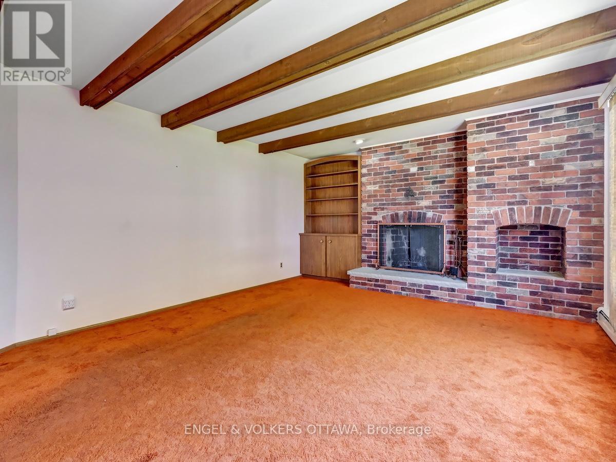 968 Sadler Crescent