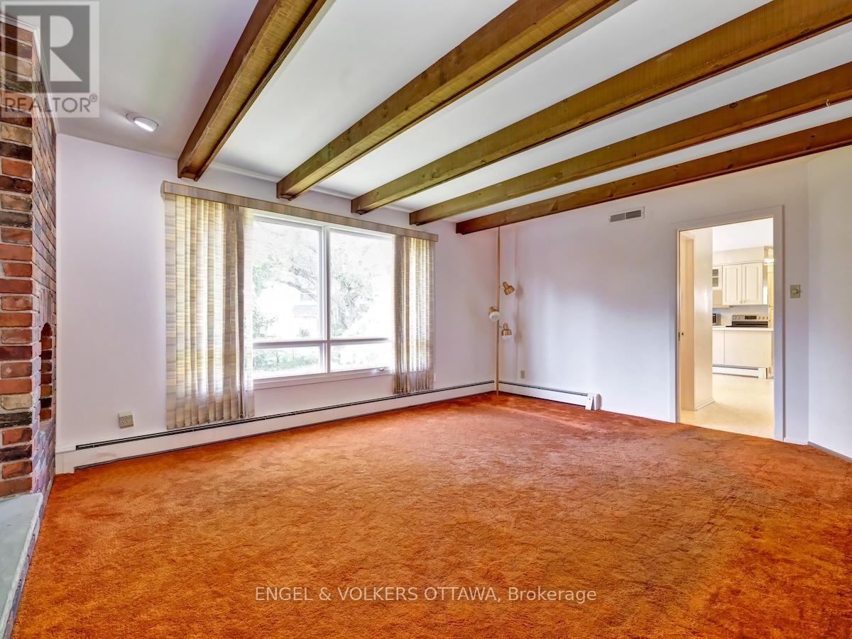 968 Sadler Crescent