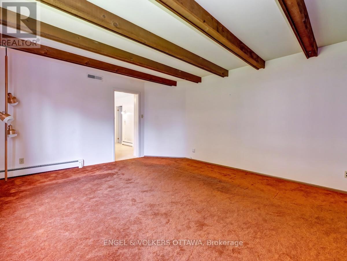 968 Sadler Crescent