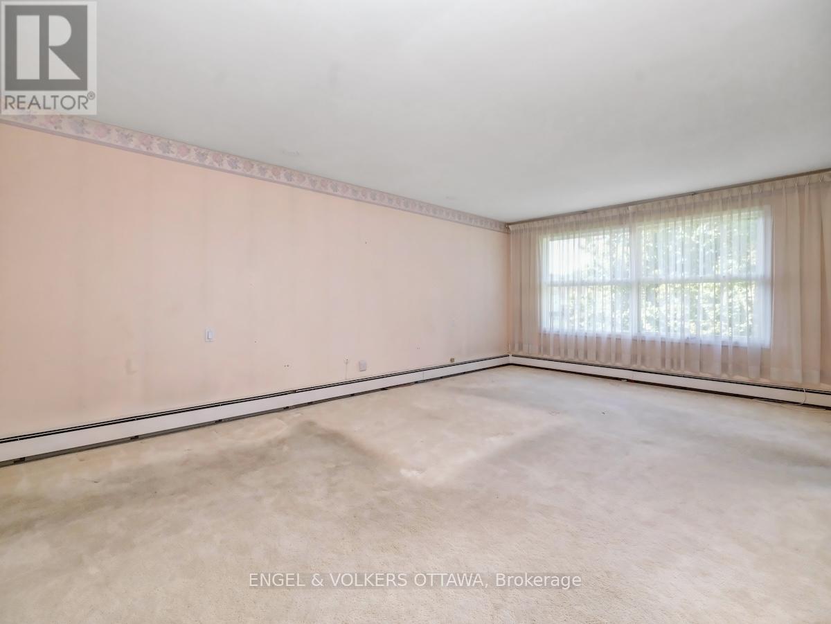 968 Sadler Crescent