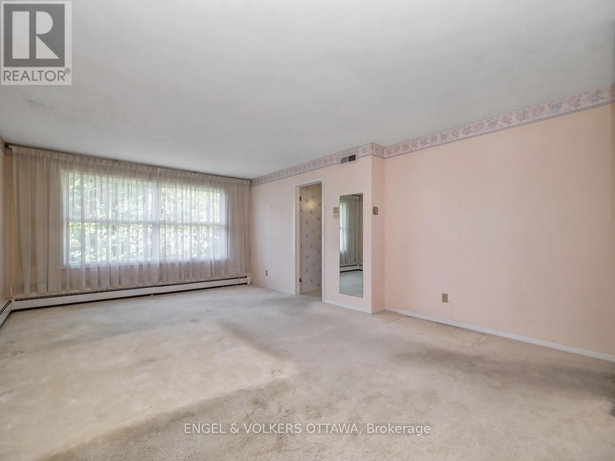 968 Sadler Crescent