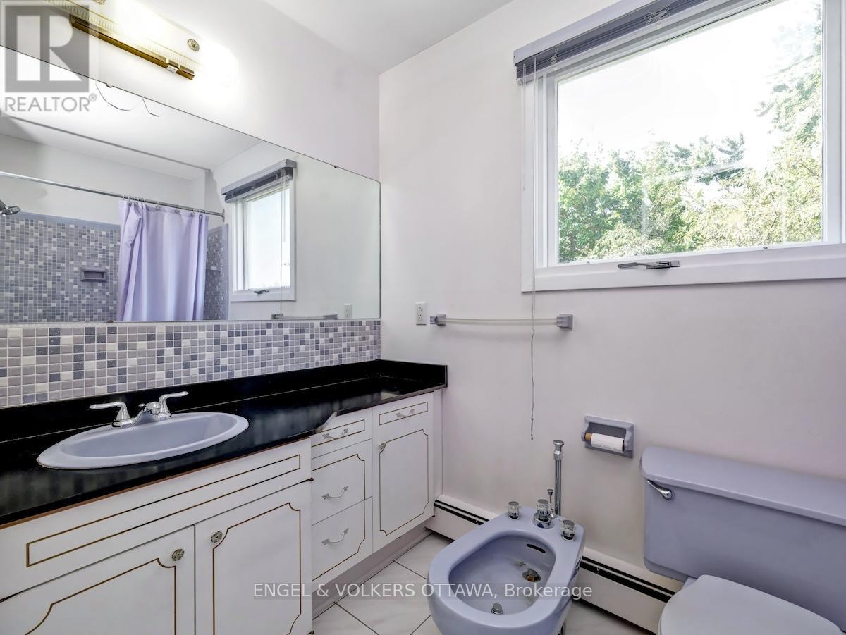 968 Sadler Crescent
