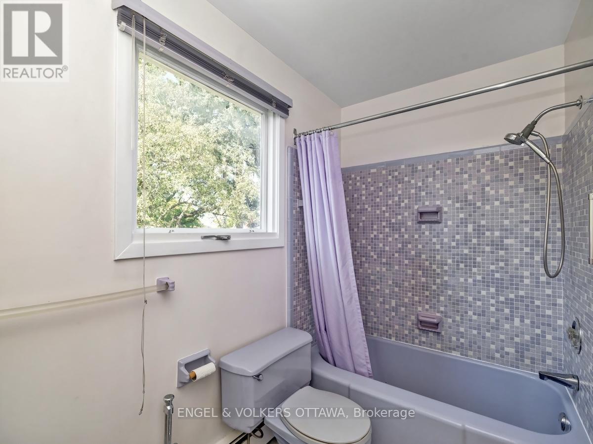 968 Sadler Crescent