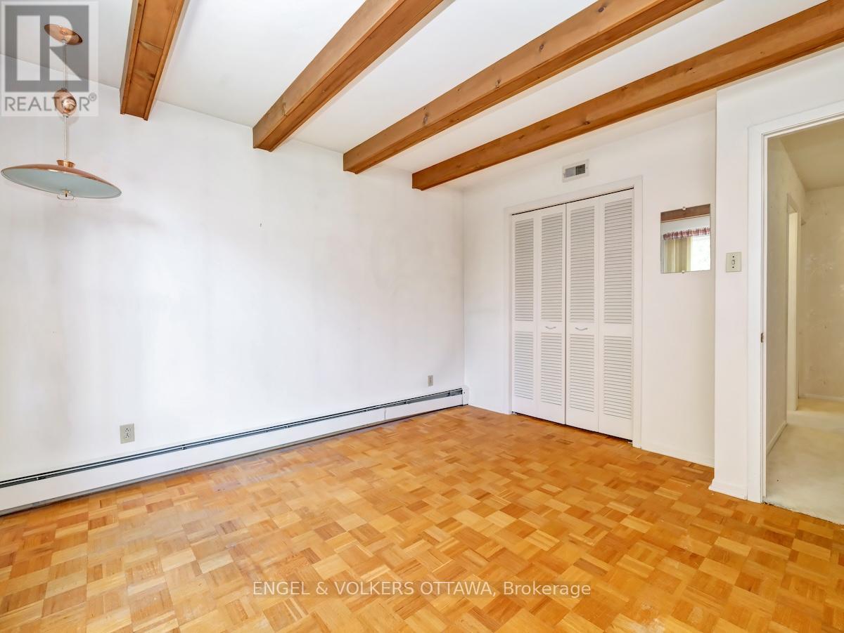968 Sadler Crescent