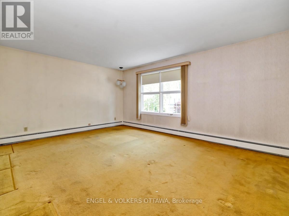 968 Sadler Crescent