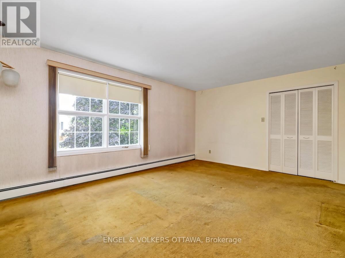 968 Sadler Crescent