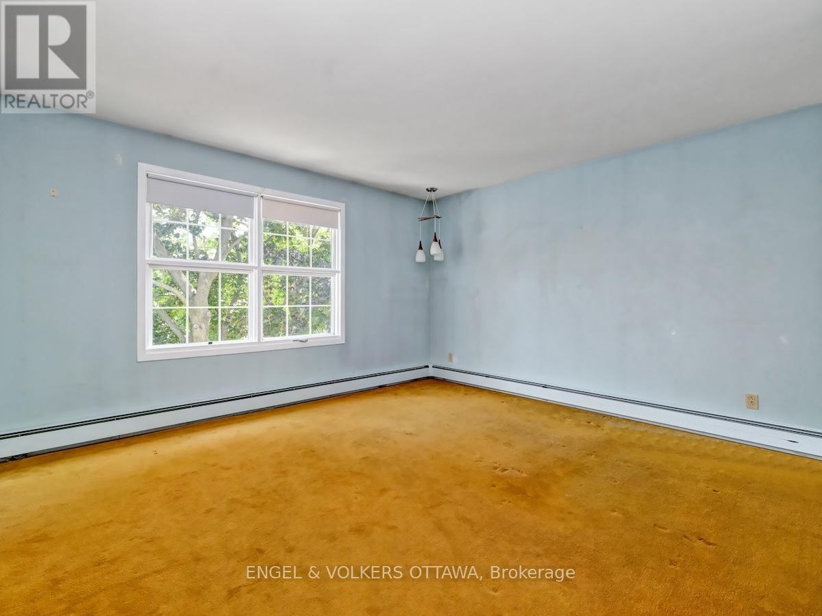 968 Sadler Crescent