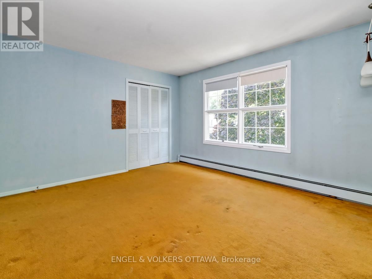 968 Sadler Crescent