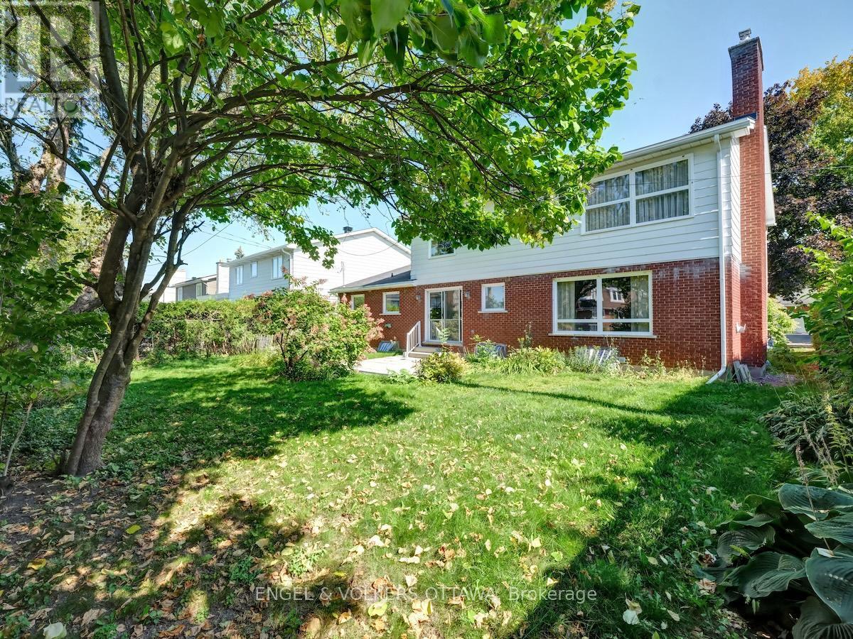 968 Sadler Crescent