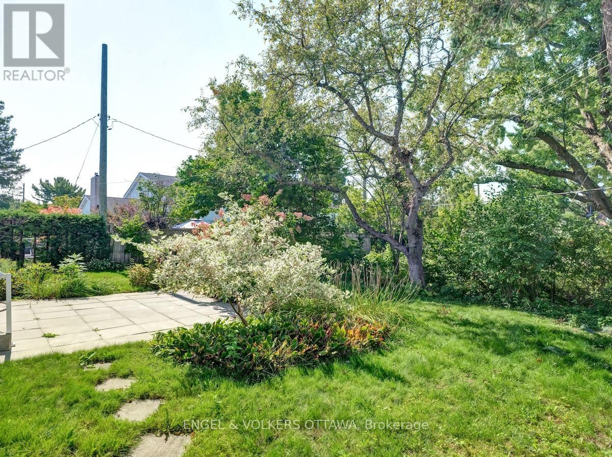 968 Sadler Crescent