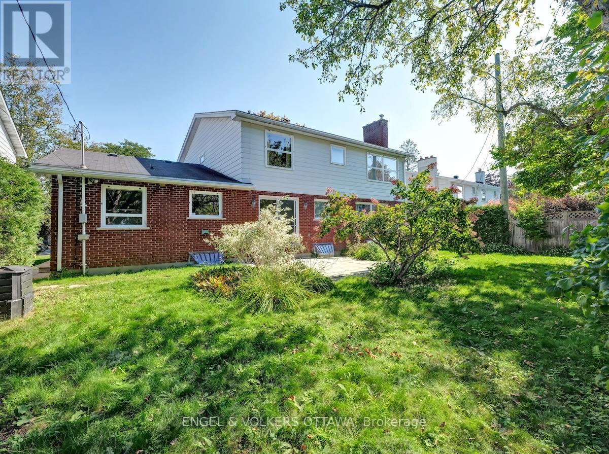 968 Sadler Crescent