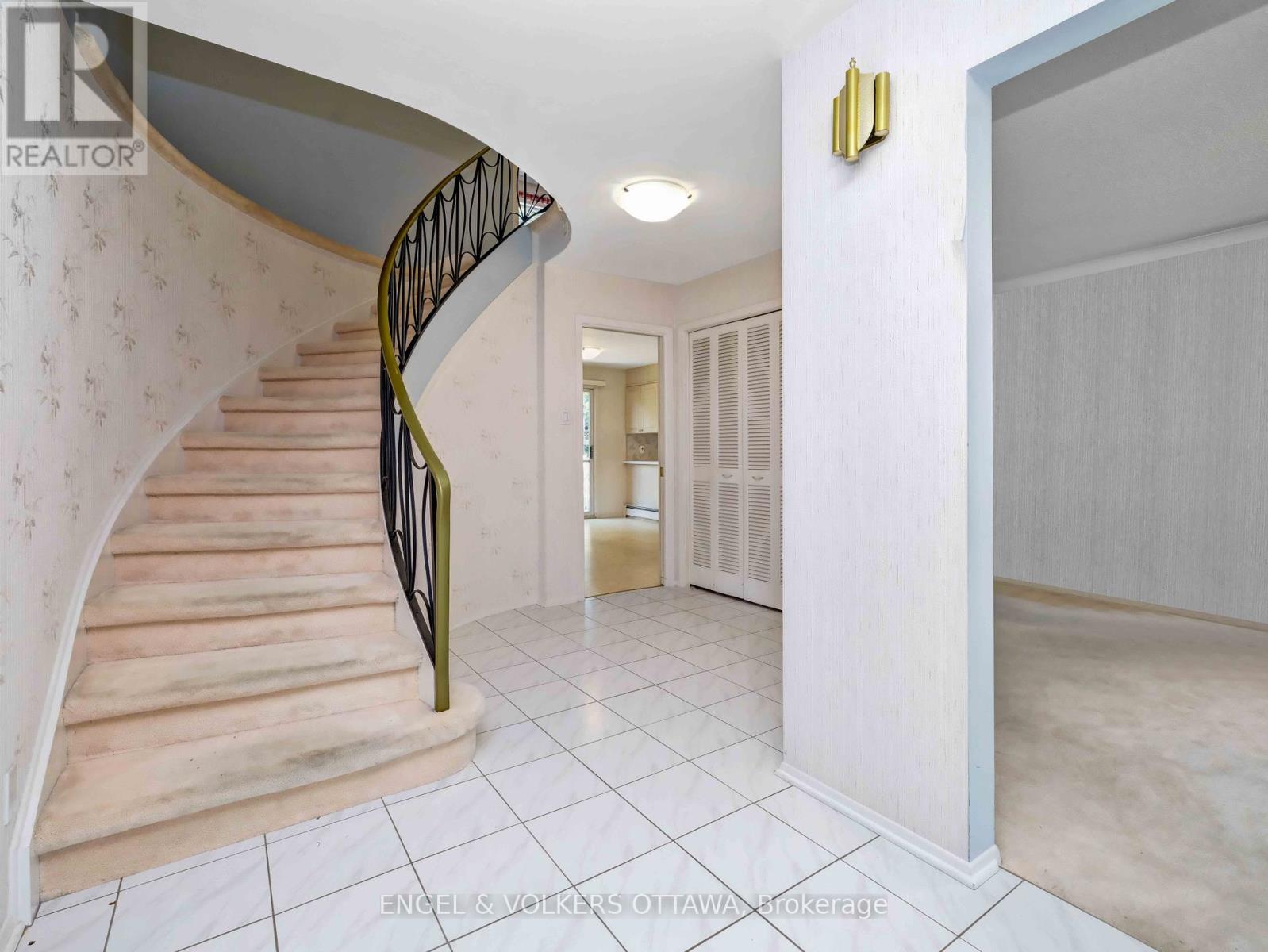 968 Sadler Crescent
