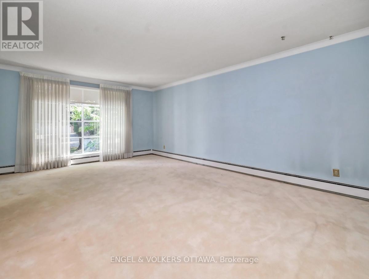 968 Sadler Crescent