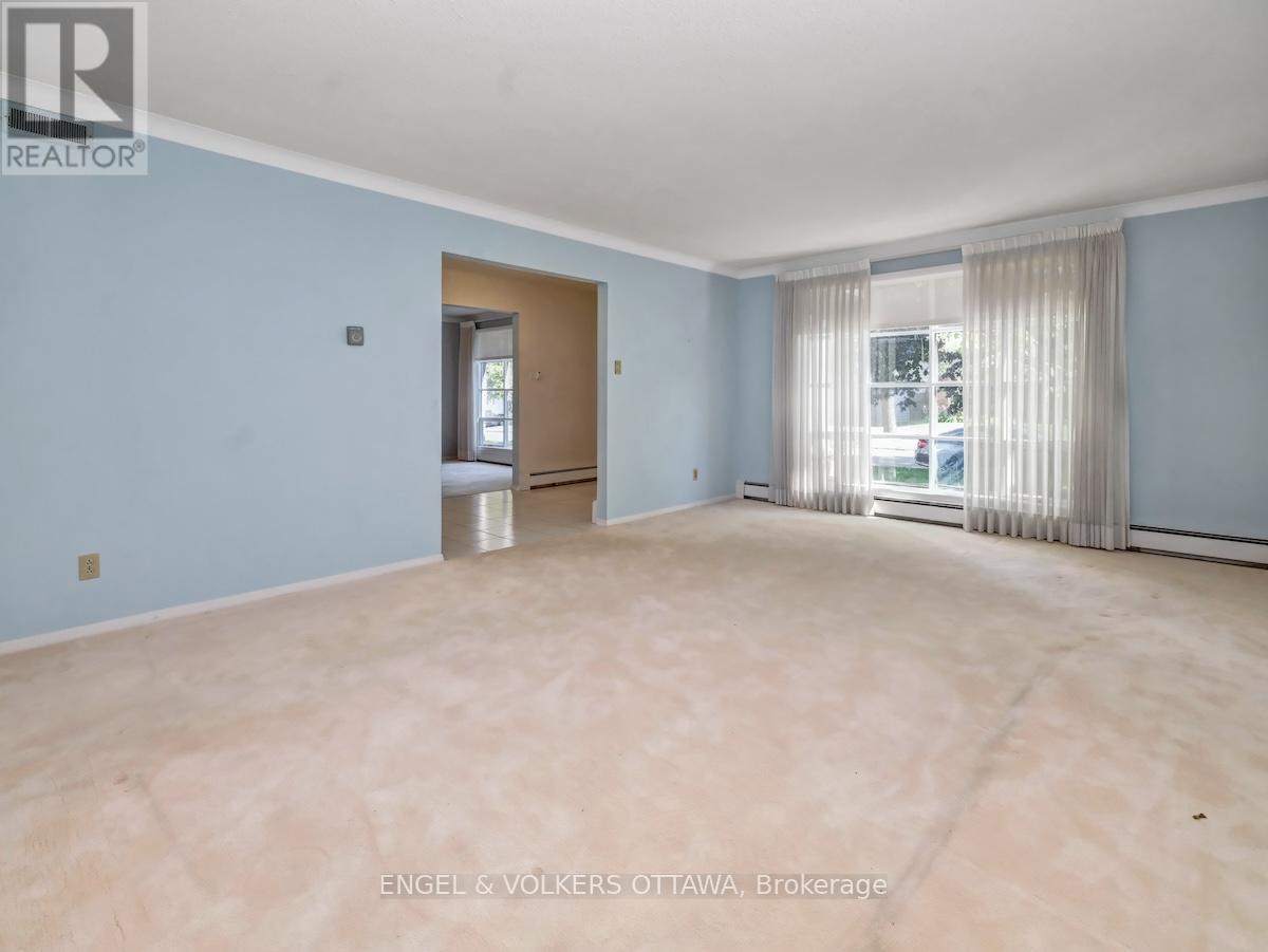 968 Sadler Crescent