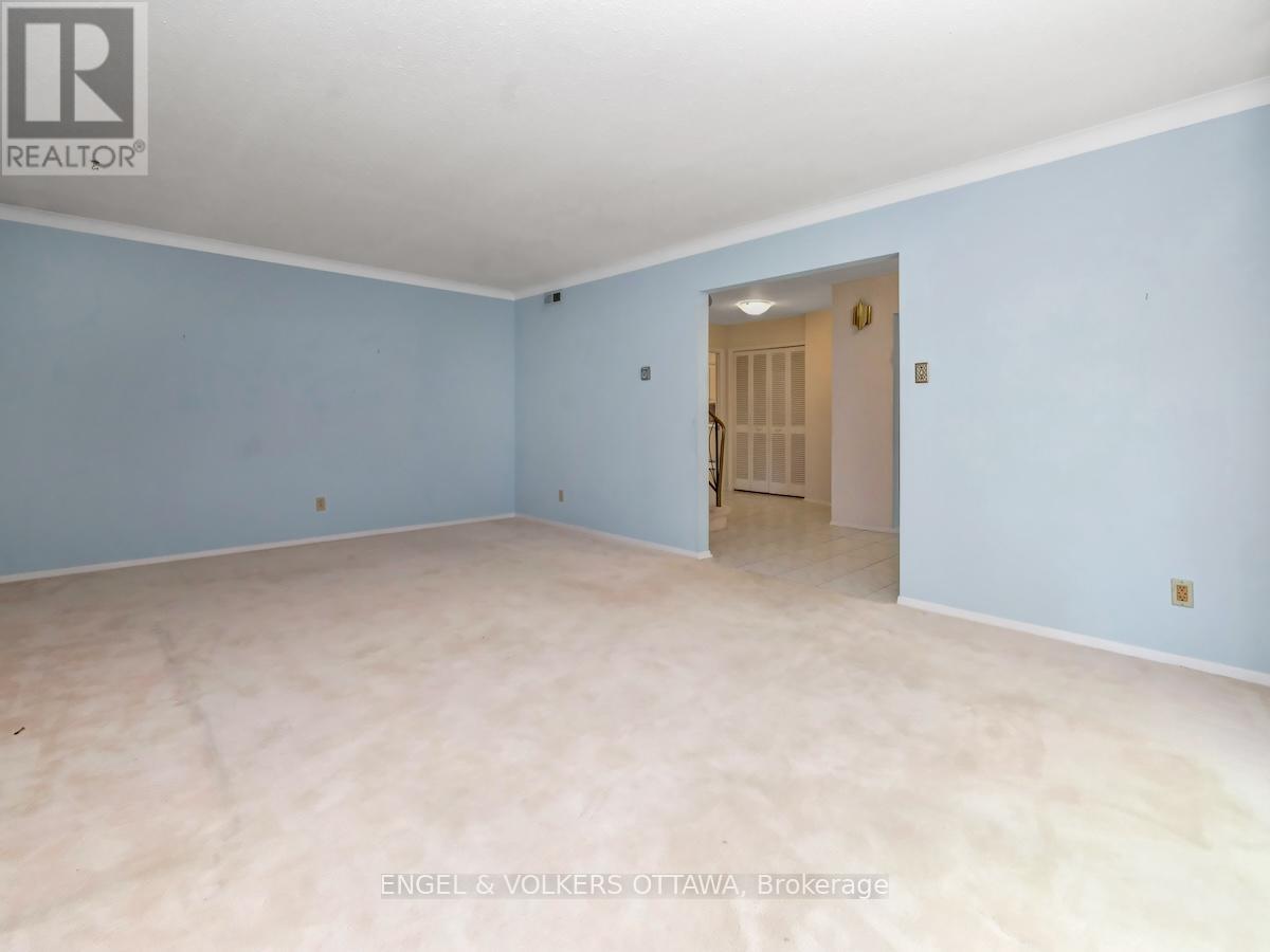 968 Sadler Crescent