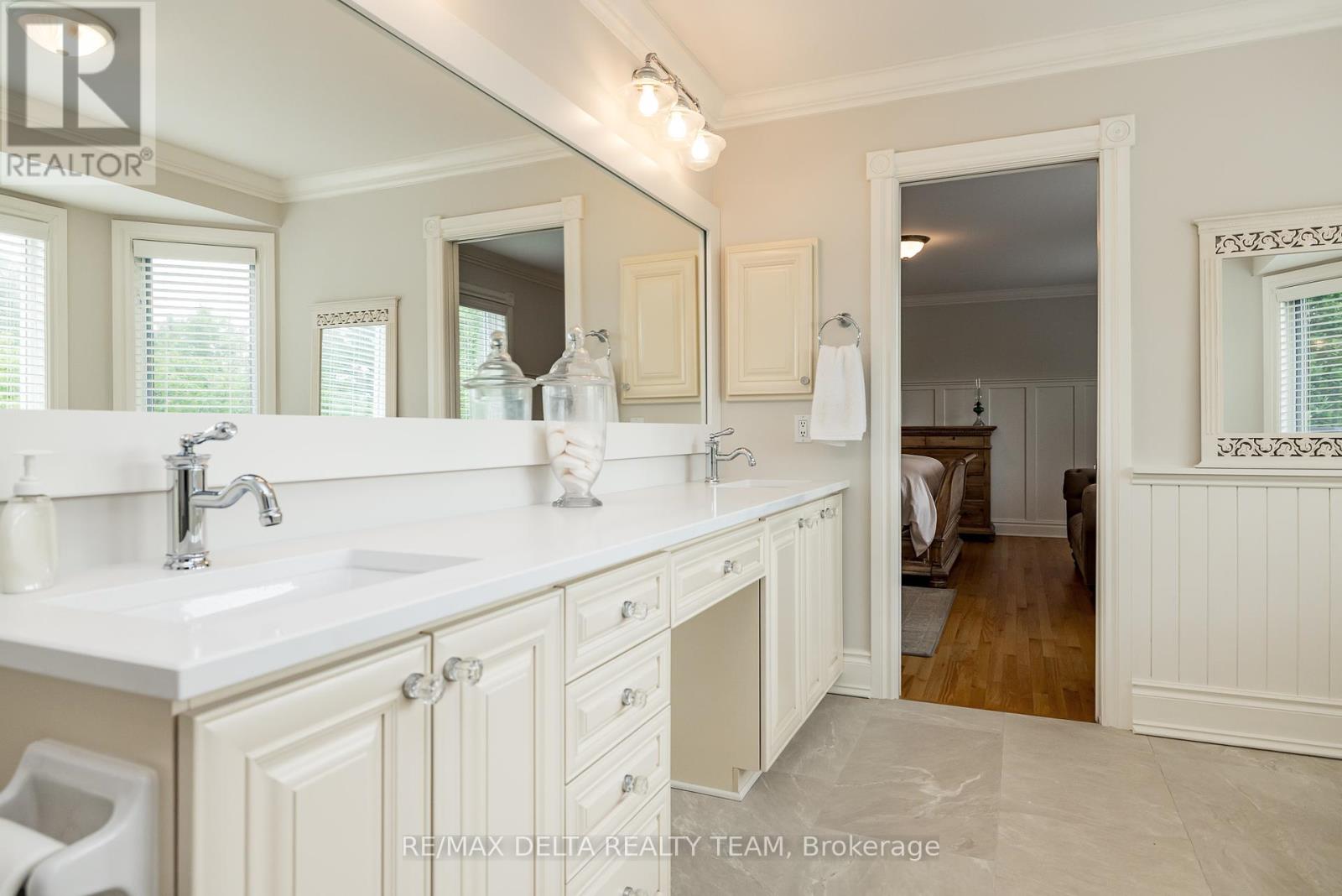 1779 Heatherstone Crescent