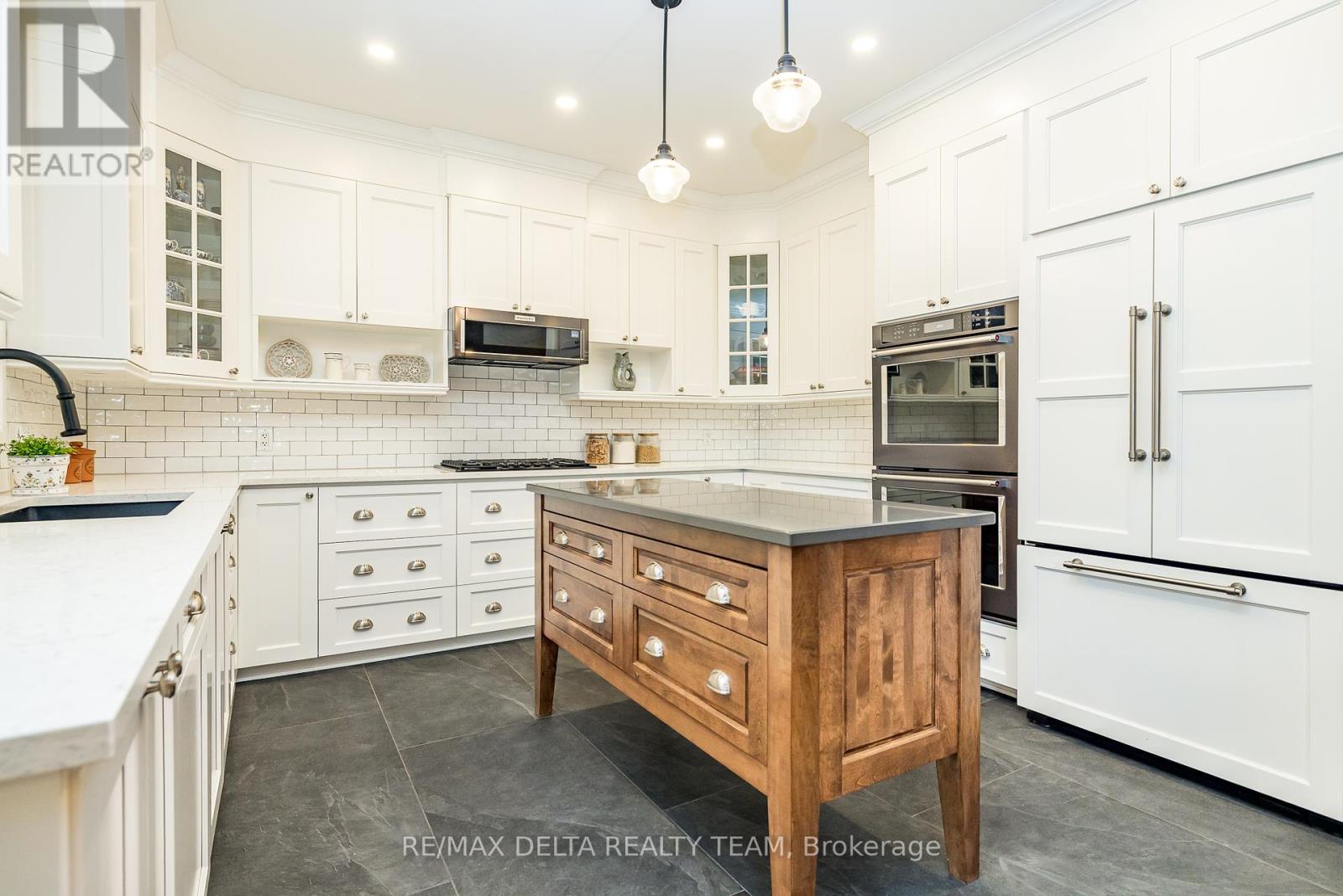 1779 Heatherstone Crescent