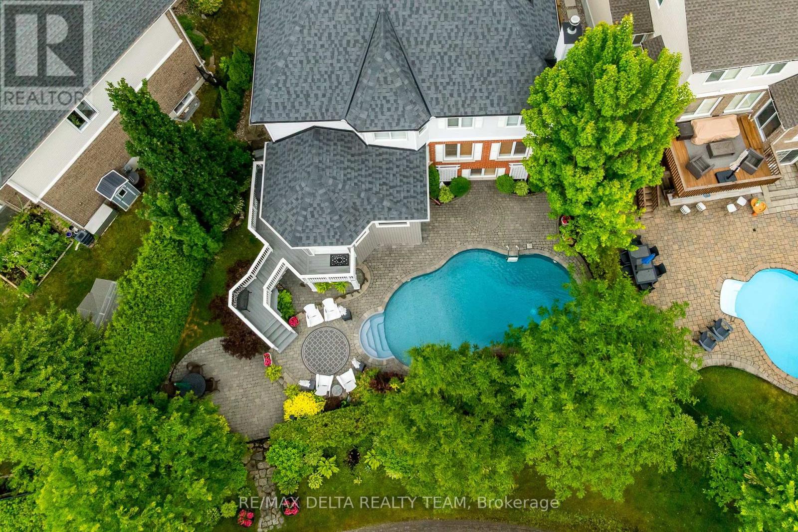 1779 Heatherstone Crescent