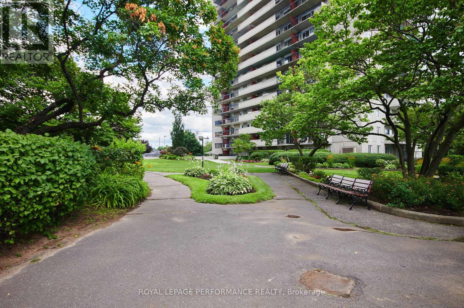 202 - 158 B Mcarthur Avenue