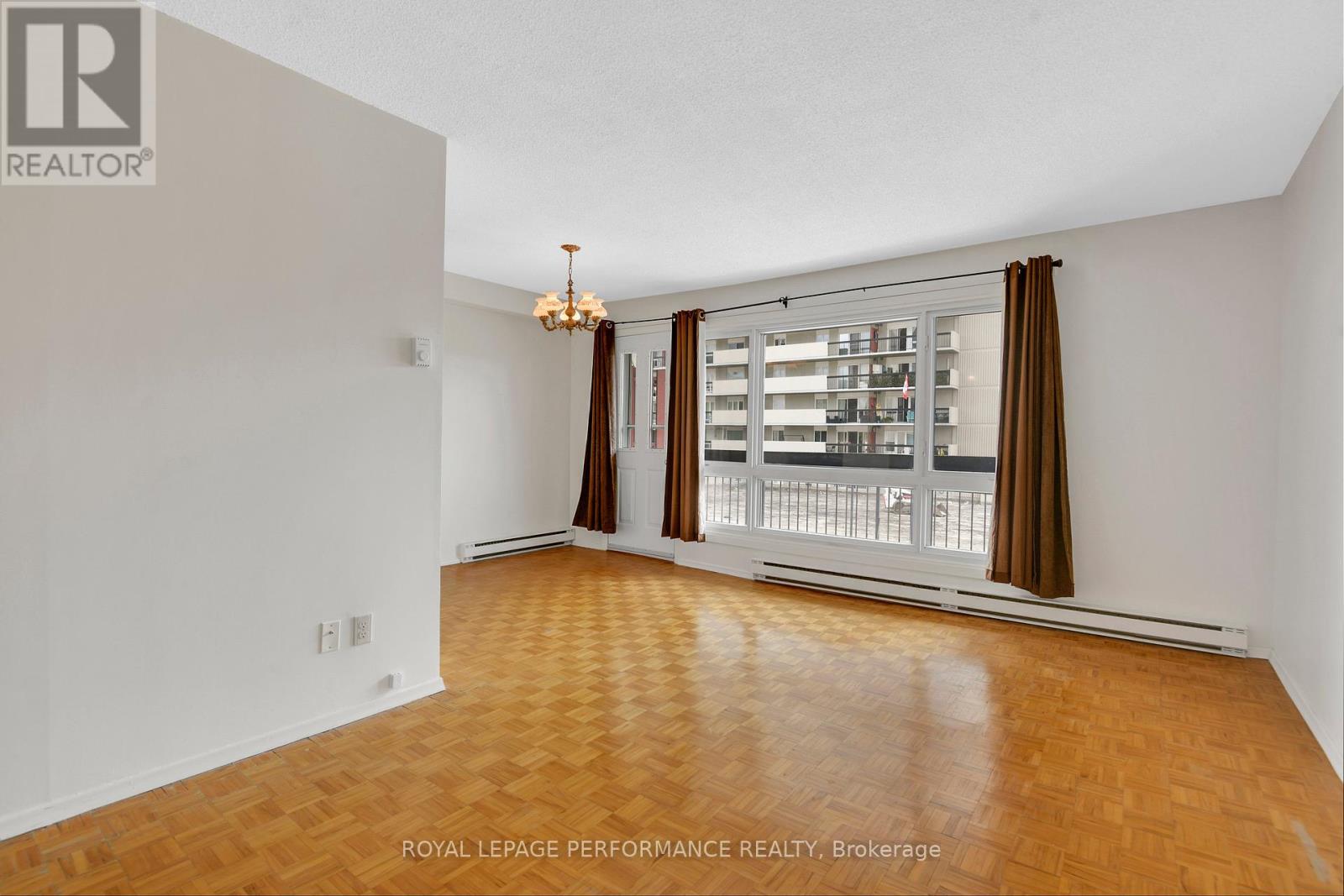 202 - 158 B Mcarthur Avenue