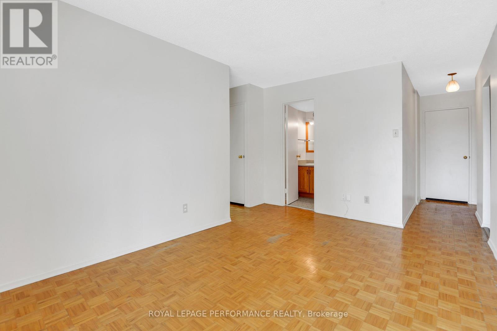 202 - 158 B Mcarthur Avenue