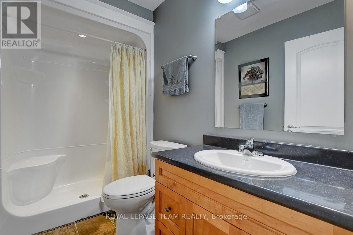 520 Clothier Street W