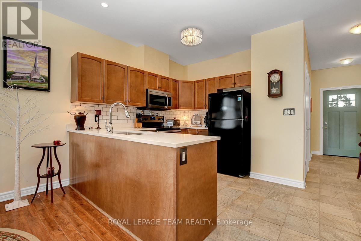 520 Clothier Street W