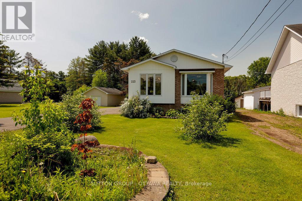 223 Des Outaouais Street
