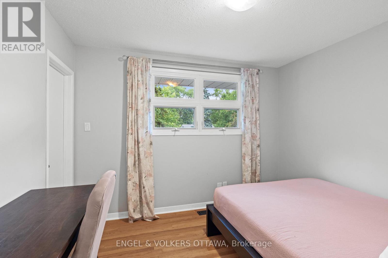 20 Mohawk Crescent