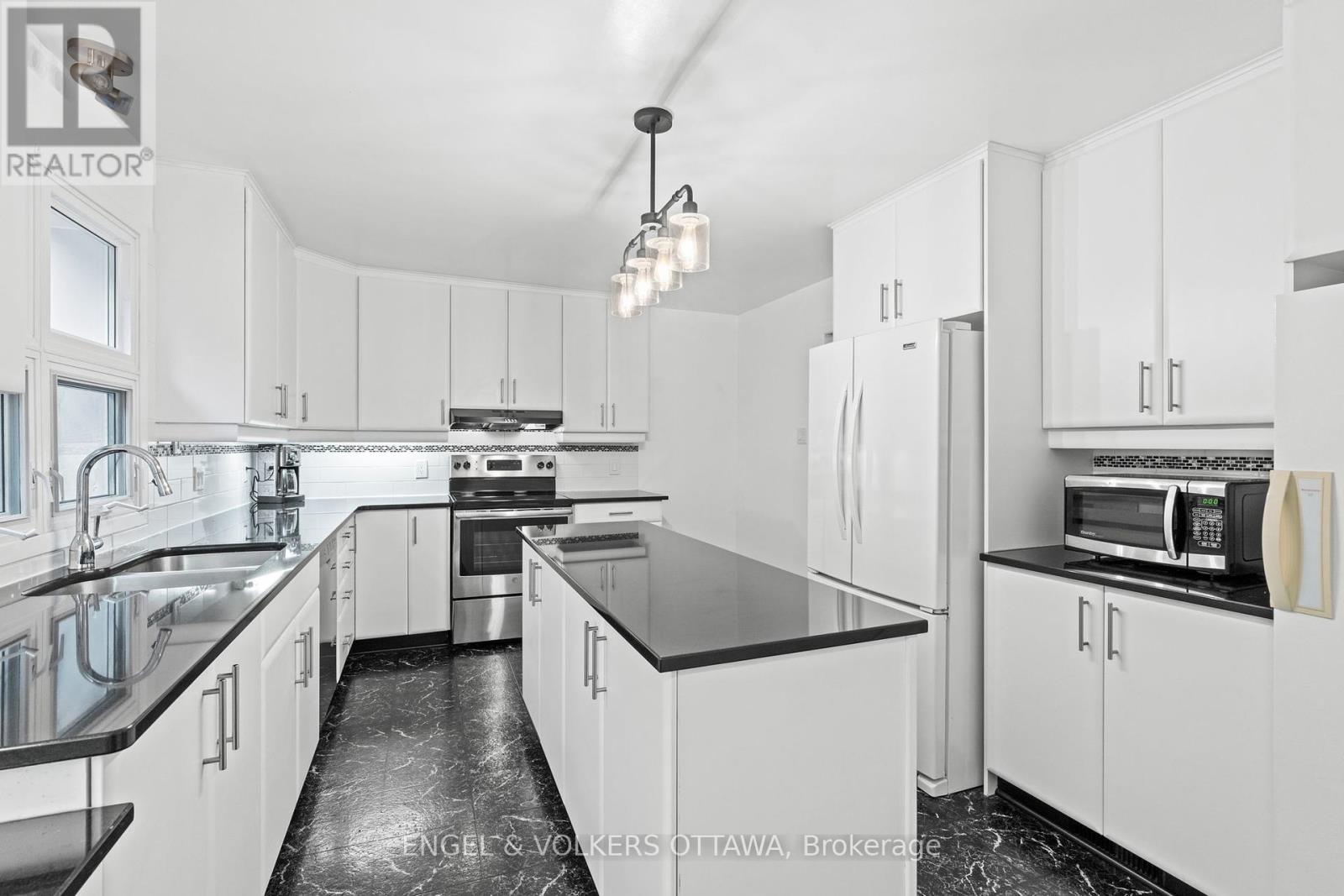 20 Mohawk Crescent