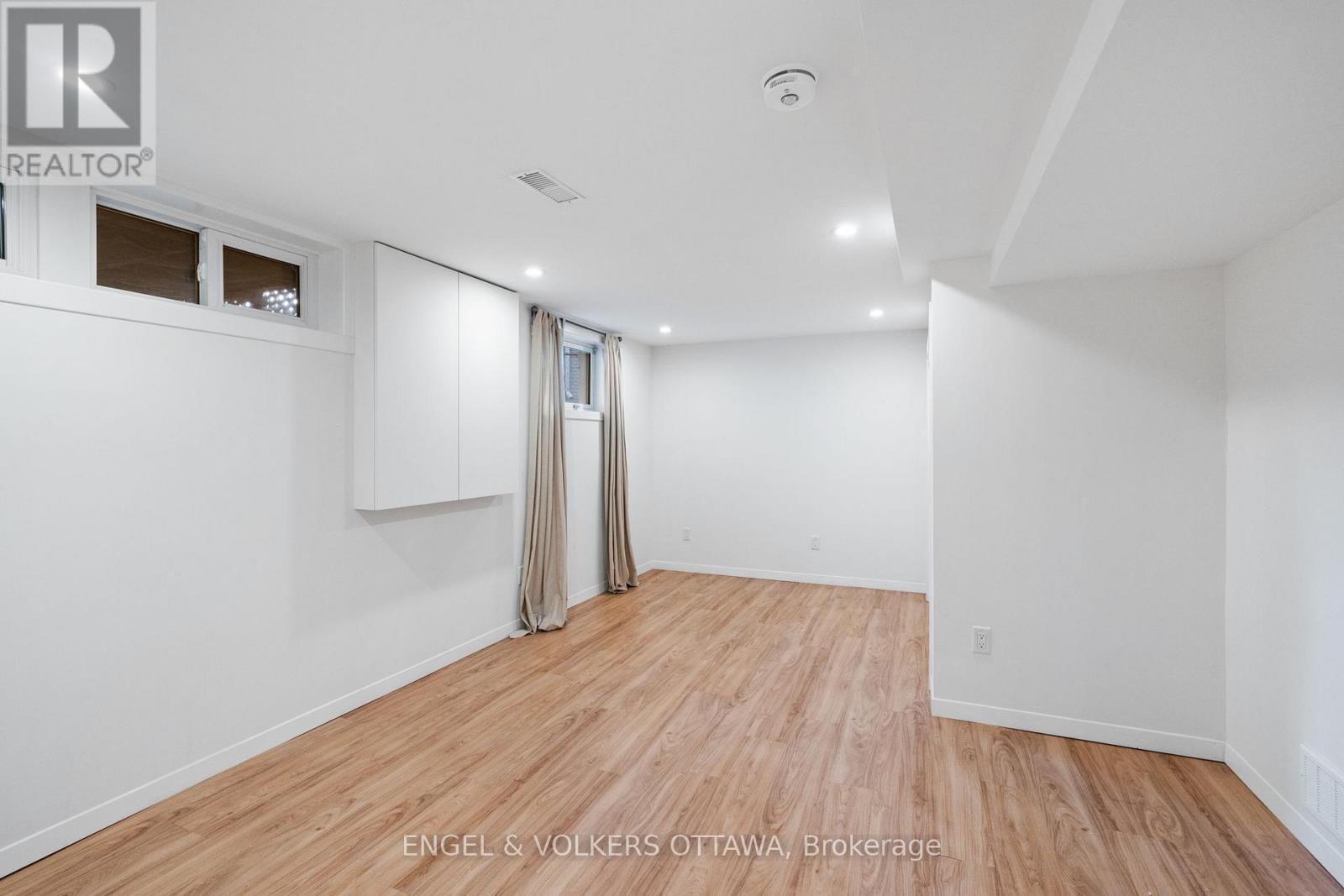20 Mohawk Crescent