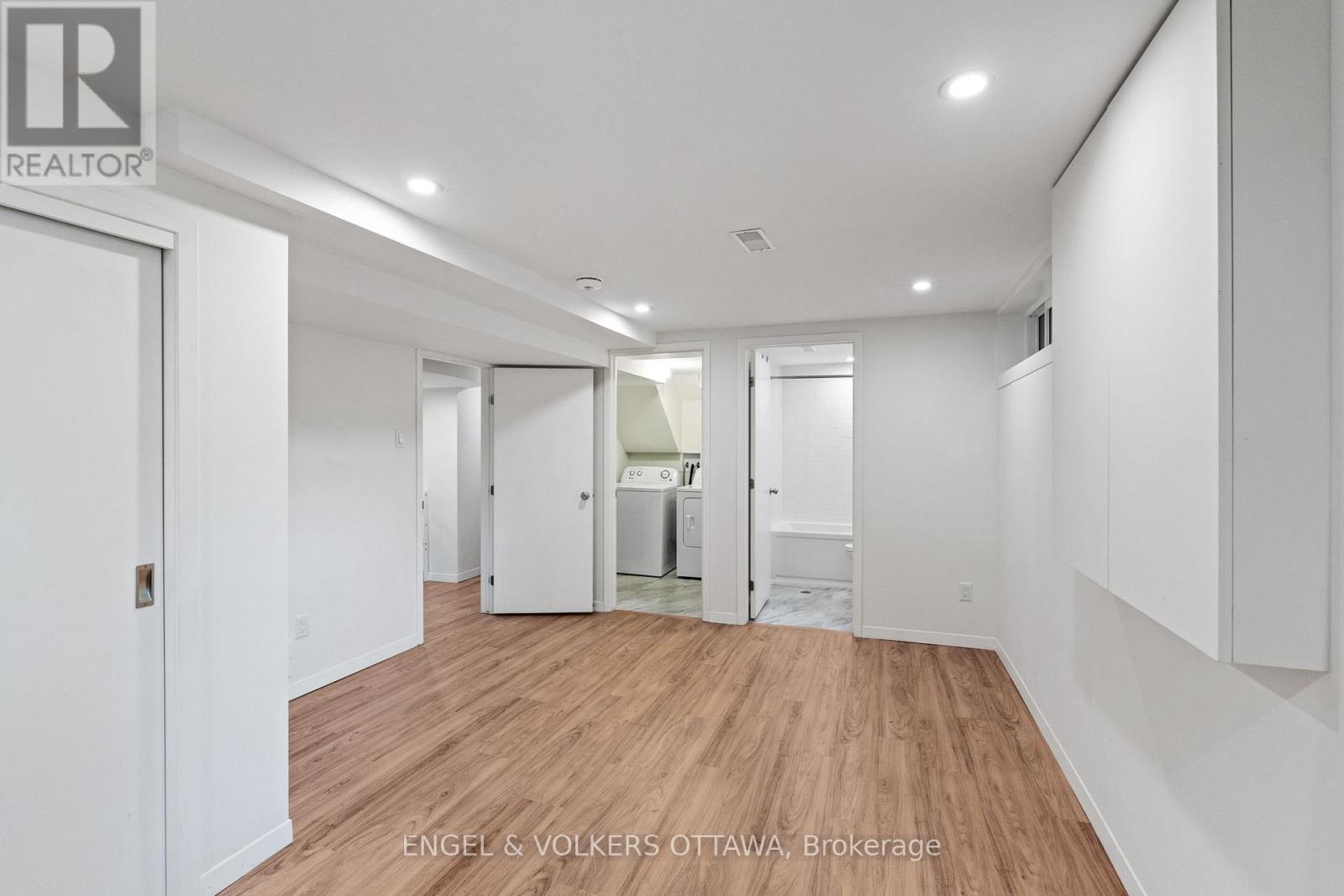 20 Mohawk Crescent