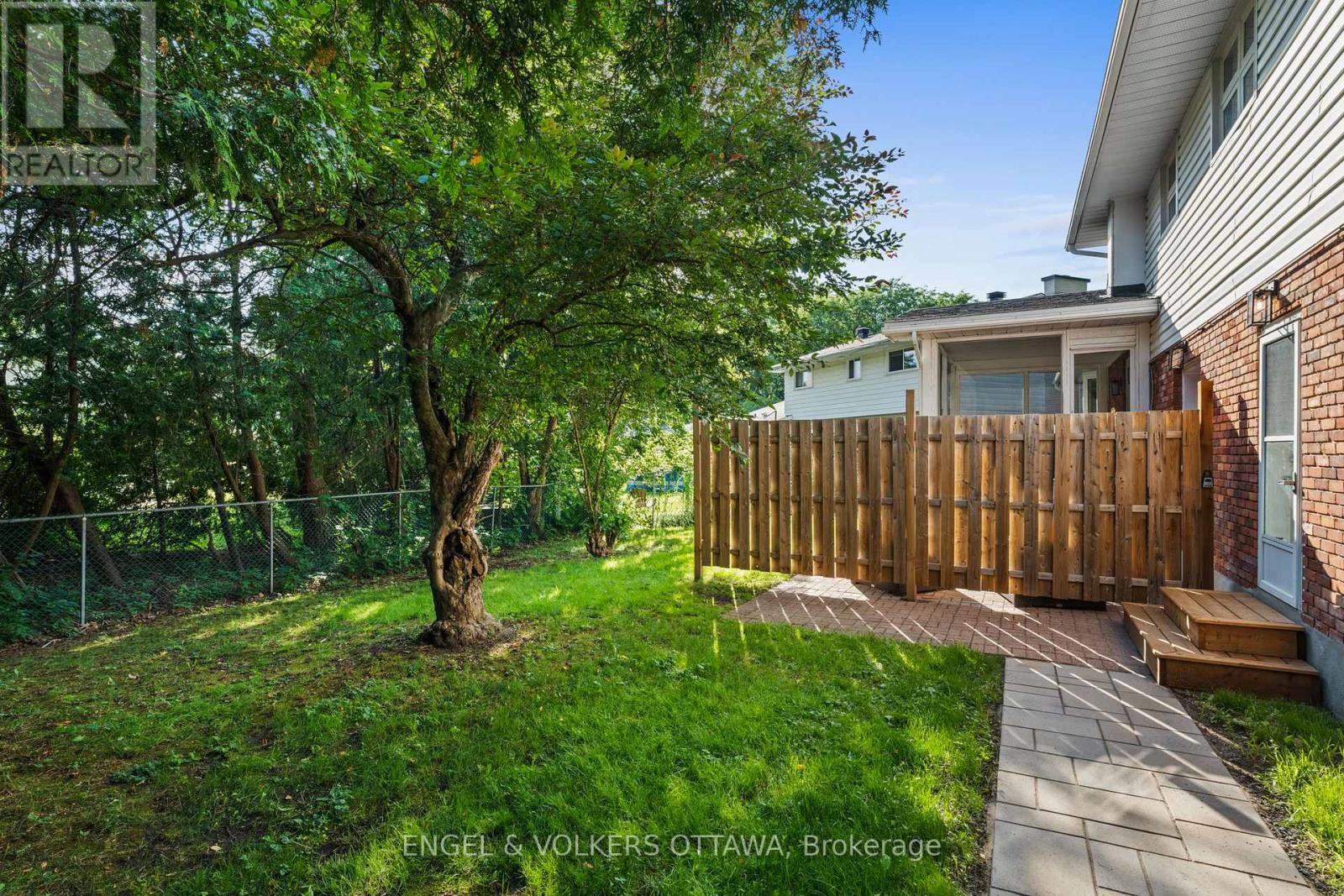 20 Mohawk Crescent